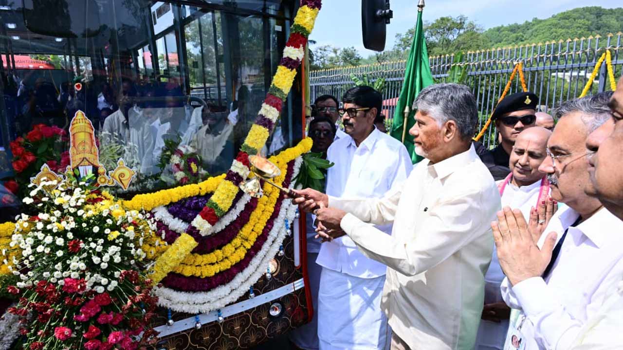 తిరుమలలో ఎలక్ట్రిక్ బస్సులను ప్రారంభించిన సీఎం చంద్రబాబు