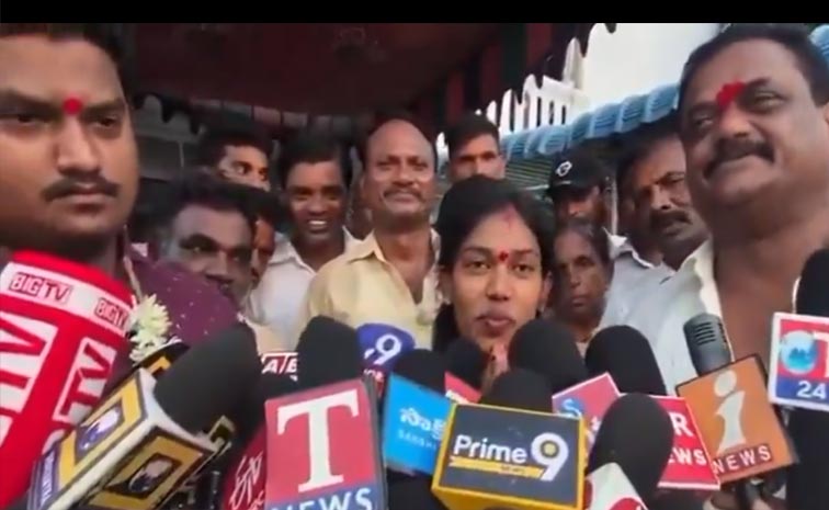 వర్ధన్నపేట: మున్సిపల్ చైర్మన్ కుమారుడితో యువతి వివాహం
