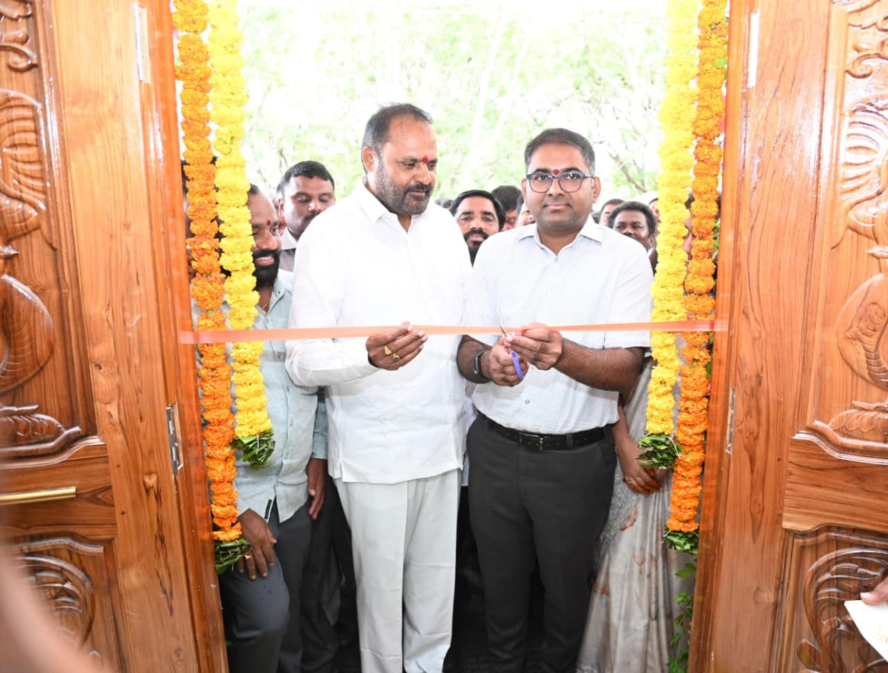 వరికి బదులు ప్రత్యామ్నాయ పంటలు వేయండి: ప్రభుత్వ విప్ విజయరమణరావు
