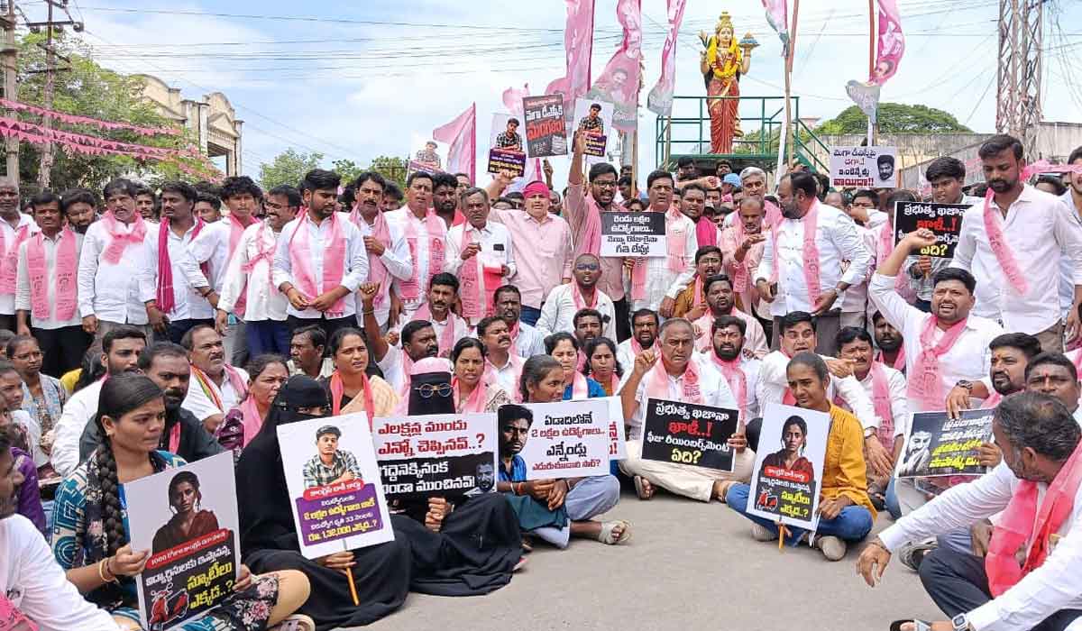 వేములవాడలో బీఆర్ఎస్ నిరసన: కాంగ్రెస్ ప్రభుత్వంపై చల్మెడ లక్ష్మీనరసింహారావు విమర్శలు
