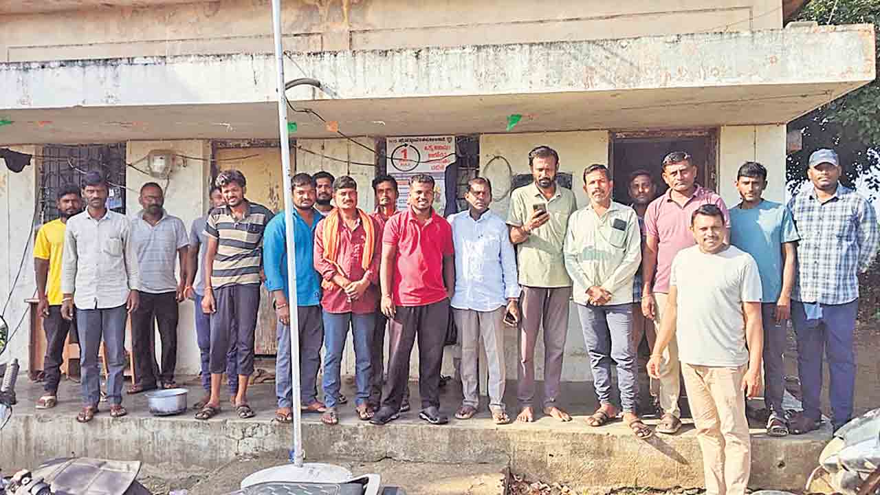 విద్యుత్ కోతలపై రైతుల నిరసనలు, పలుచోట్ల సబ్స్టేషన్ల ముట్టడి